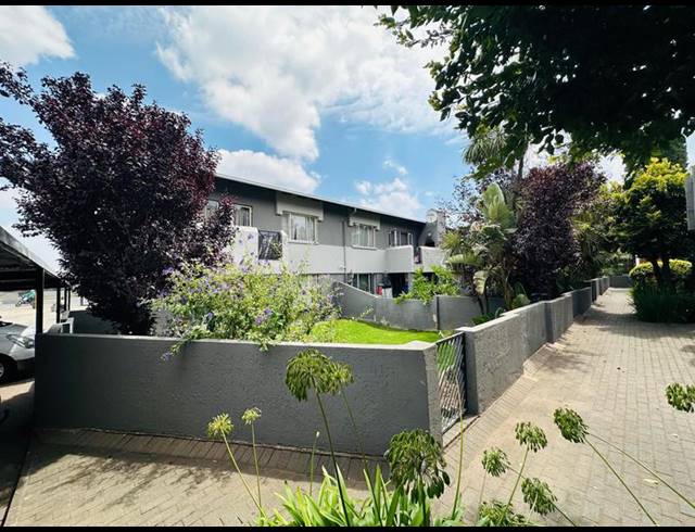 3 BEDROOM APARTMENT FOR SALE IN CASTLEVIEW